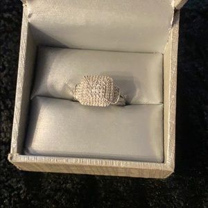 🆕 Zales Silver Diamond Ring